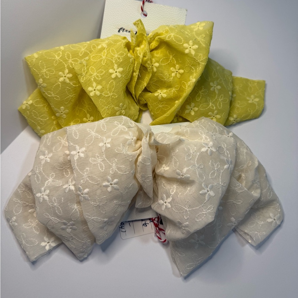 Free People Dreams bows. Set of two. NWT